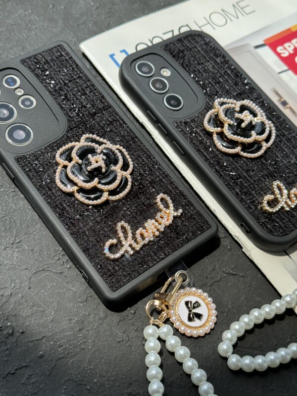 قاب سامسونگ شنل گل حصیری مشکی بند مرواریدی