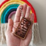 جا کلیدی و آویز و گردنبند طرح چرتکه