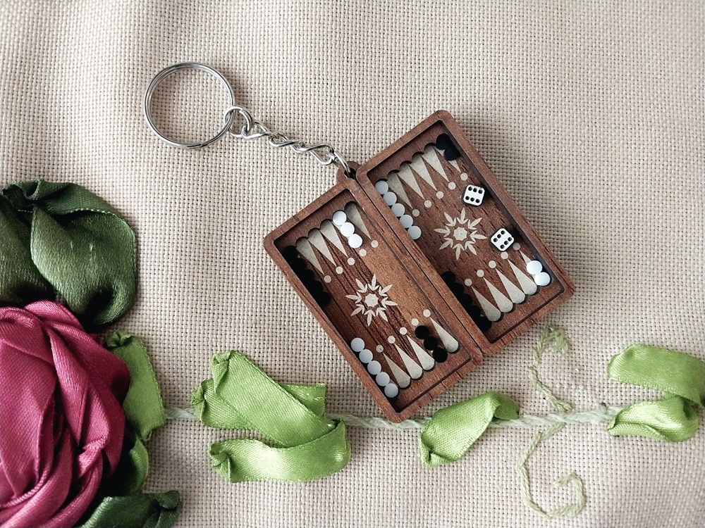 جا کلیدی و آویز و گردنبند طرح تخته نرد