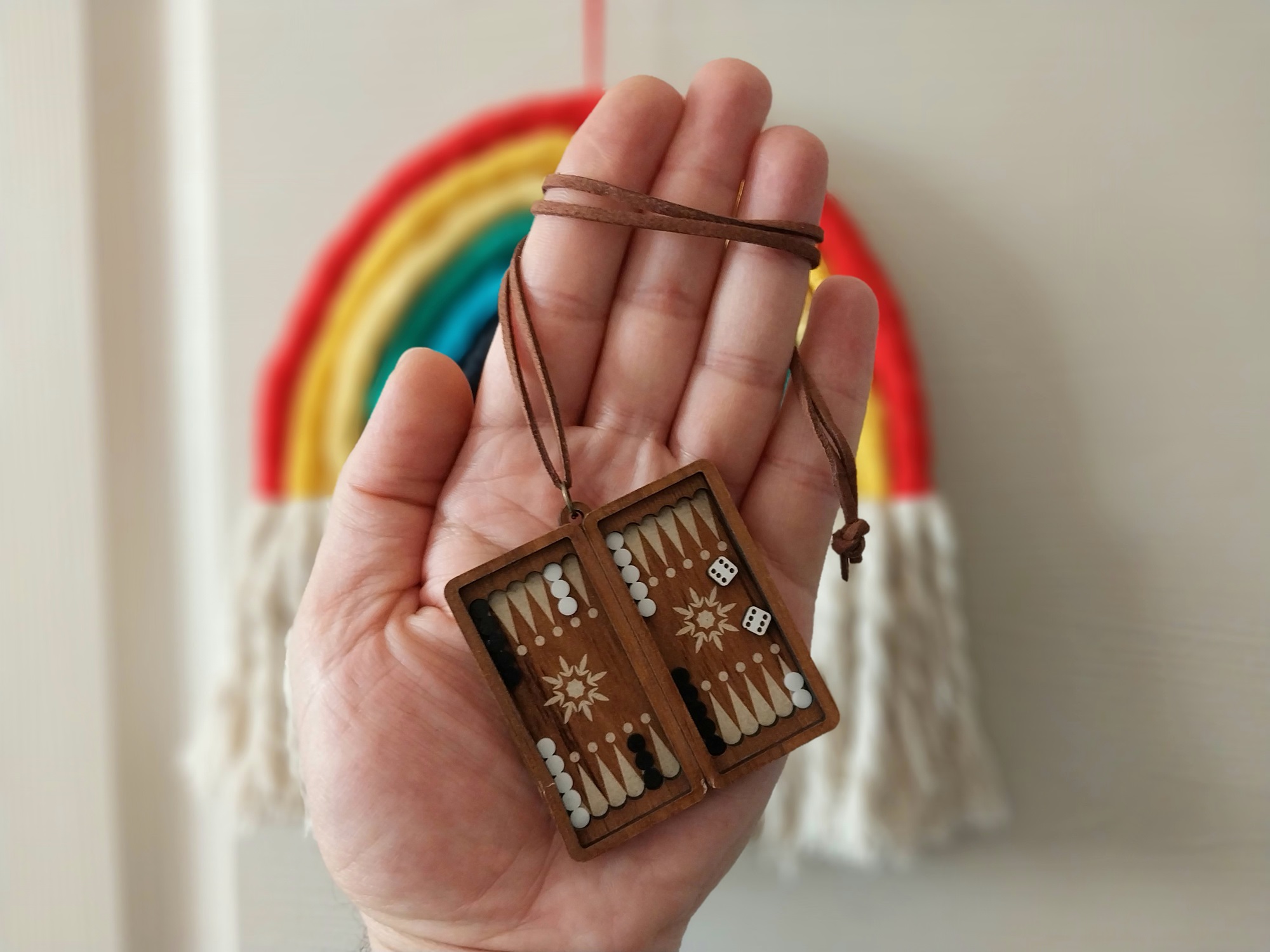 جا کلیدی و آویز و گردنبند طرح تخته نرد