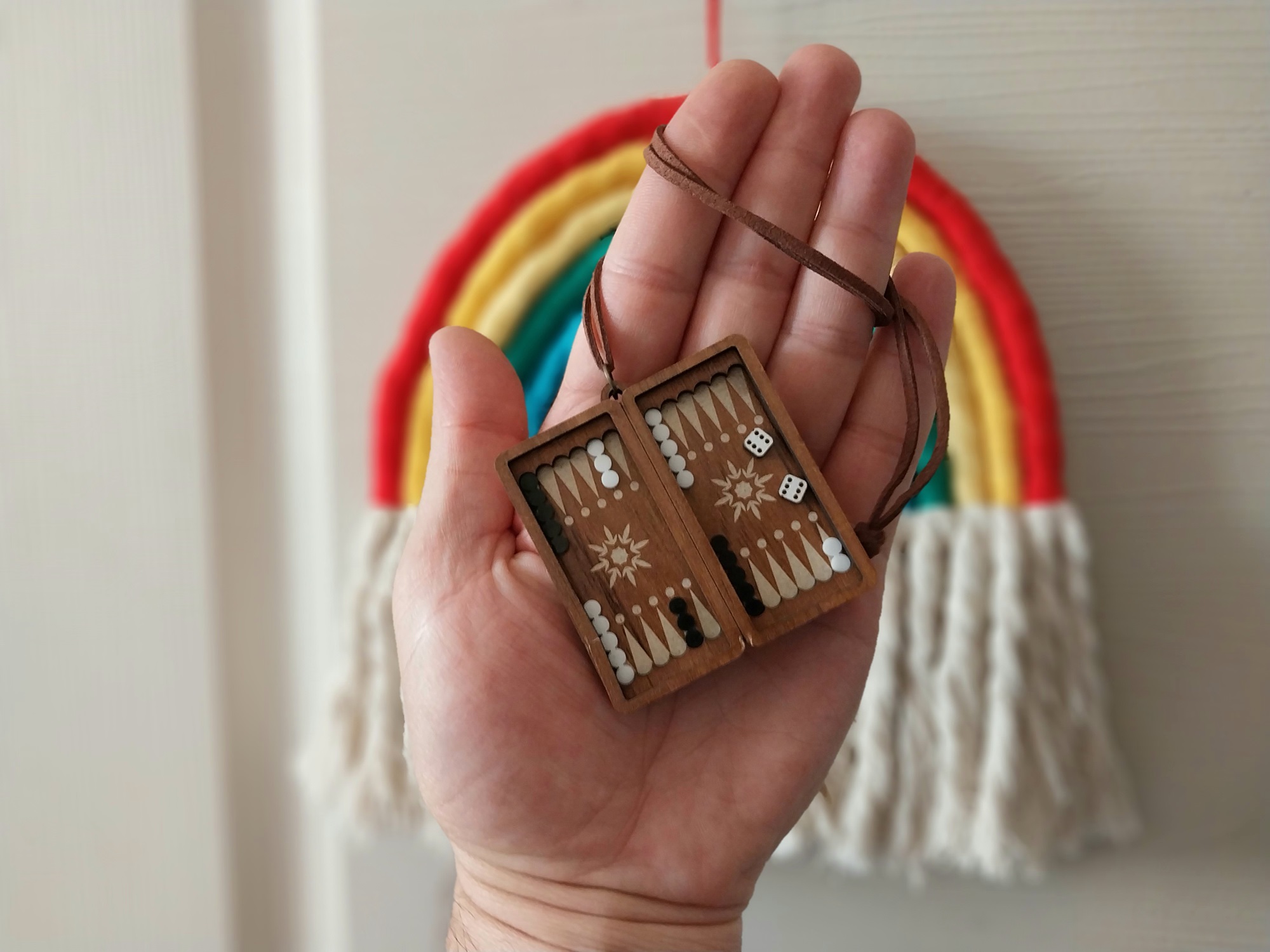 جا کلیدی و آویز و گردنبند طرح تخته نرد