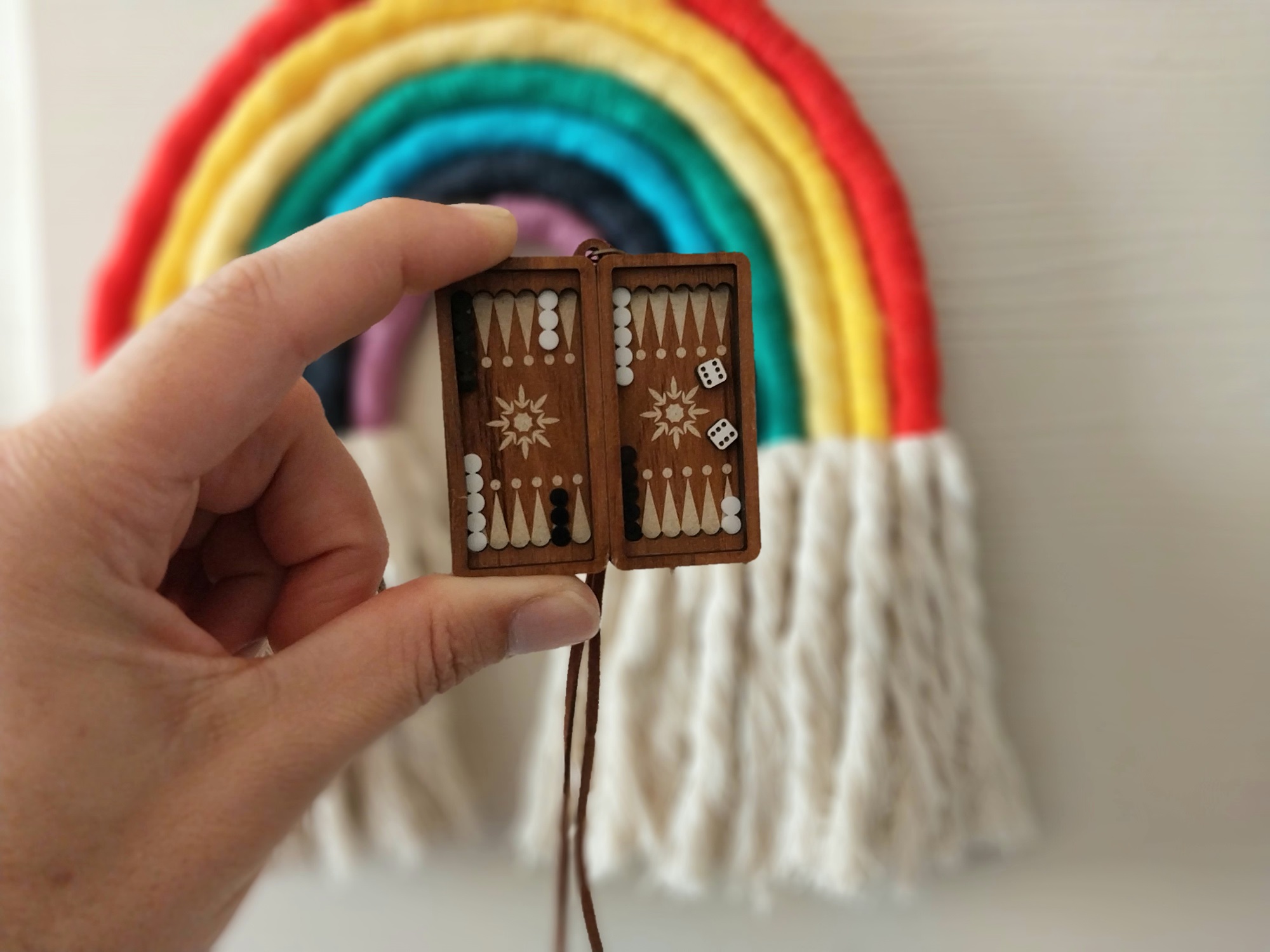 جا کلیدی و آویز و گردنبند طرح تخته نرد