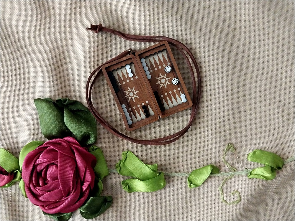 جا کلیدی و آویز و گردنبند طرح تخته نرد