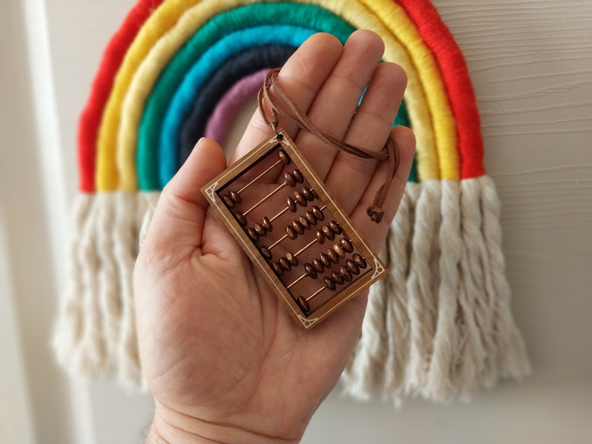 جا کلیدی و آویز و گردنبند طرح چرتکه