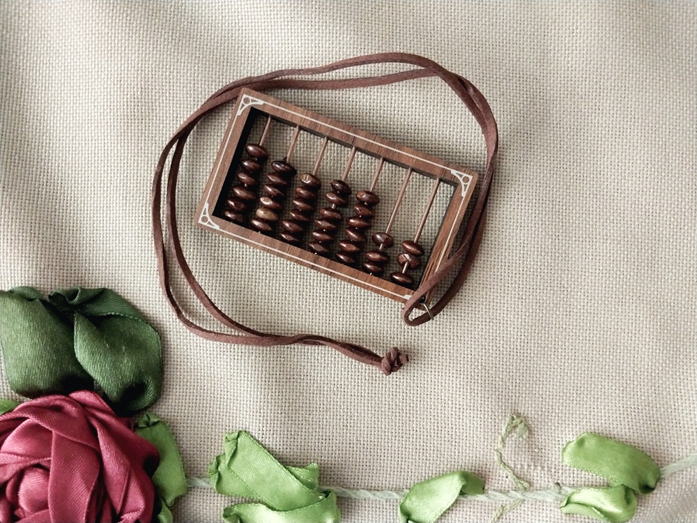 جا کلیدی و آویز و گردنبند طرح چرتکه