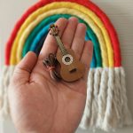 آویز و گردنبند چوبی طرح گیتار