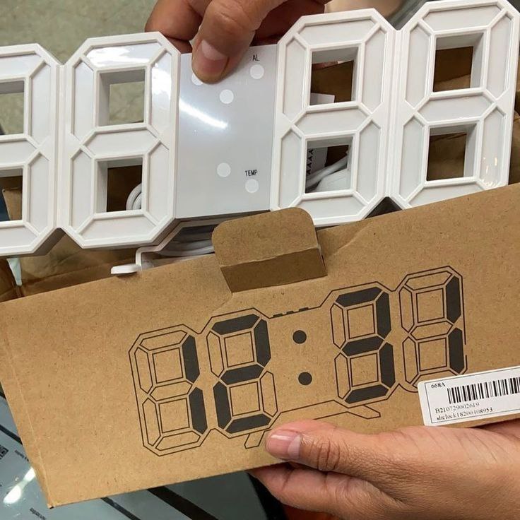 ساعت دیجیتال سه بعدی بدنه سفید