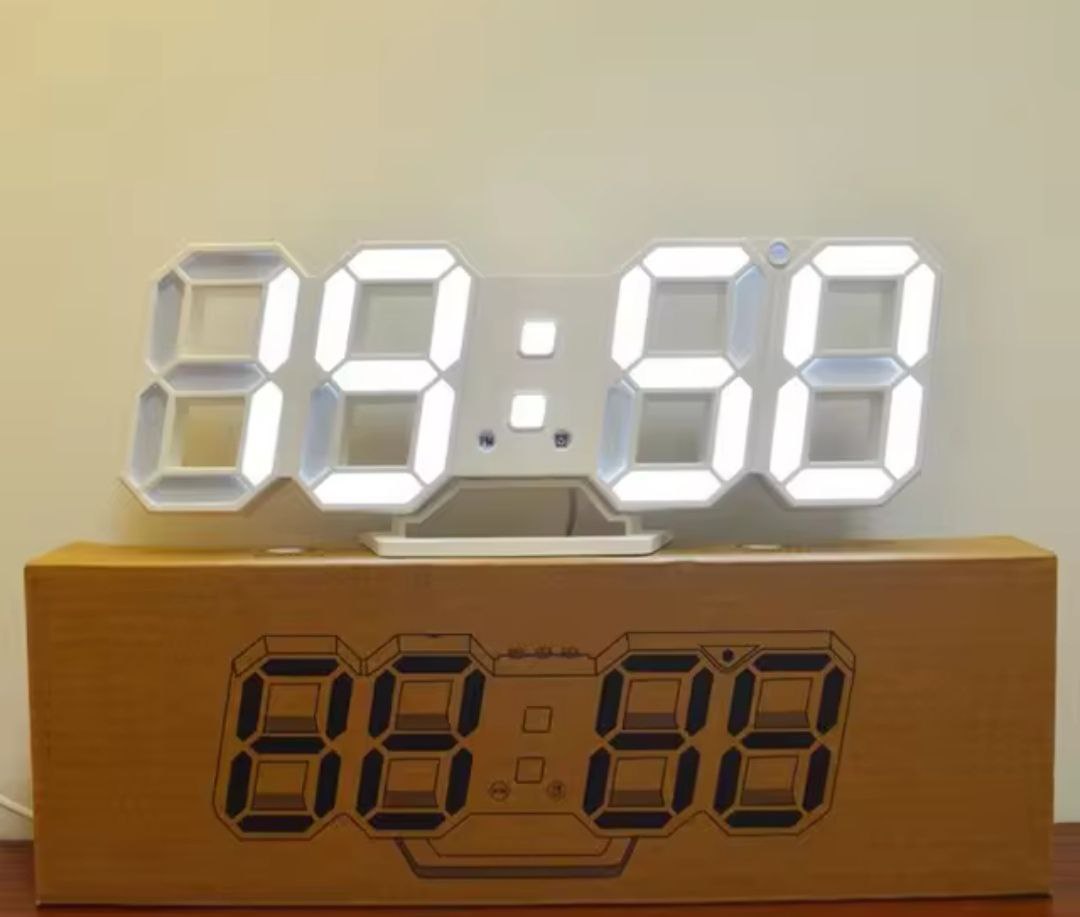 ساعت دیجیتال سه بعدی بدنه سفید