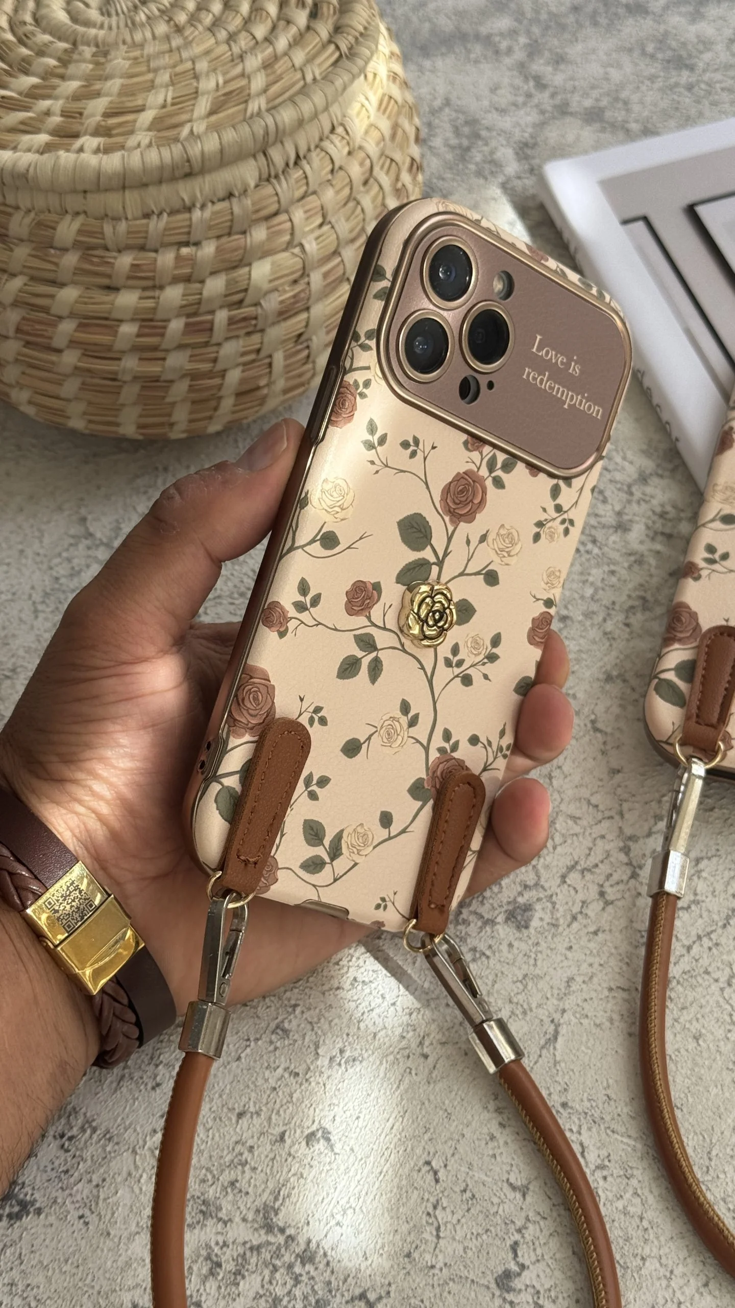 قاب آیفون گل رز فلورا قهوه ای + بندست چرمی