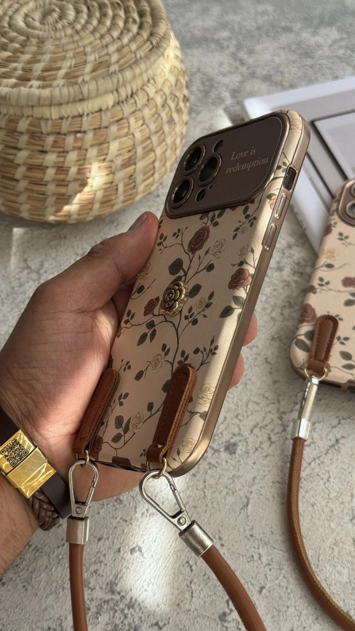 قاب آیفون گل رز فلورا قهوه ای + بندست چرمی