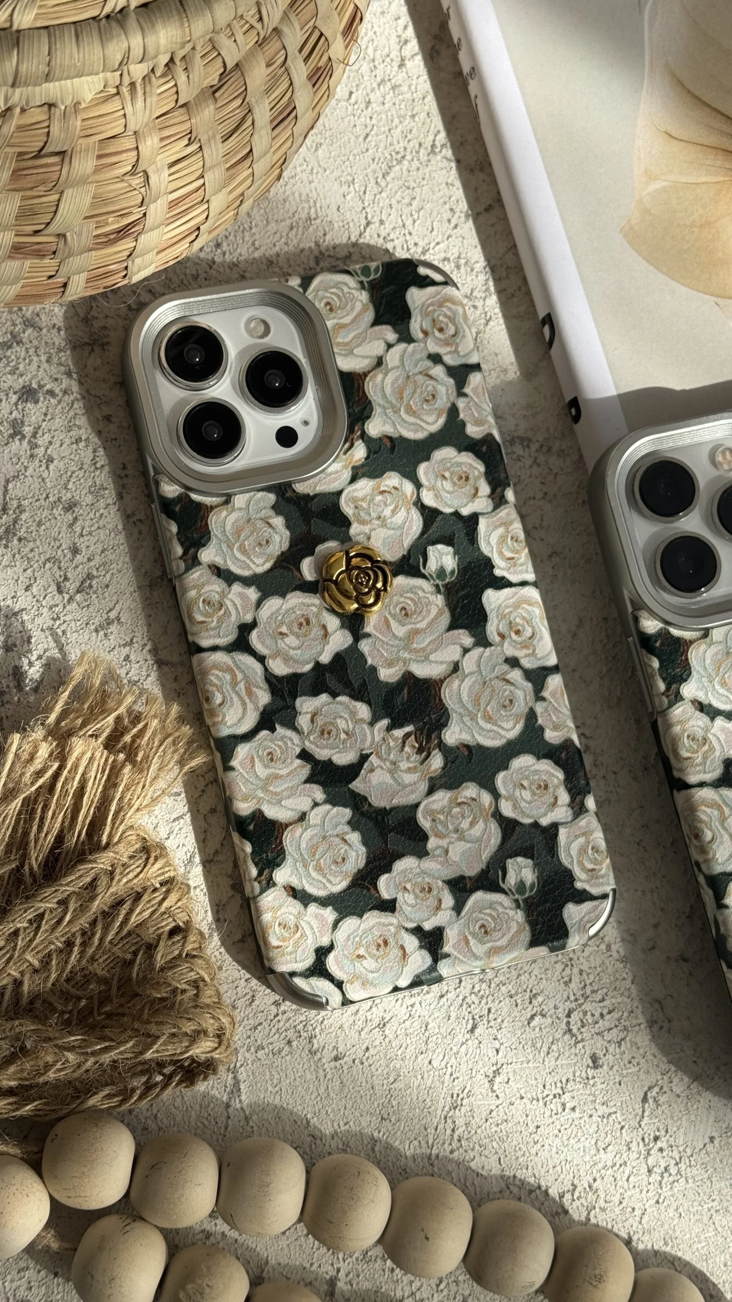 قاب موبایل آیفون گل رز مخمل سبز