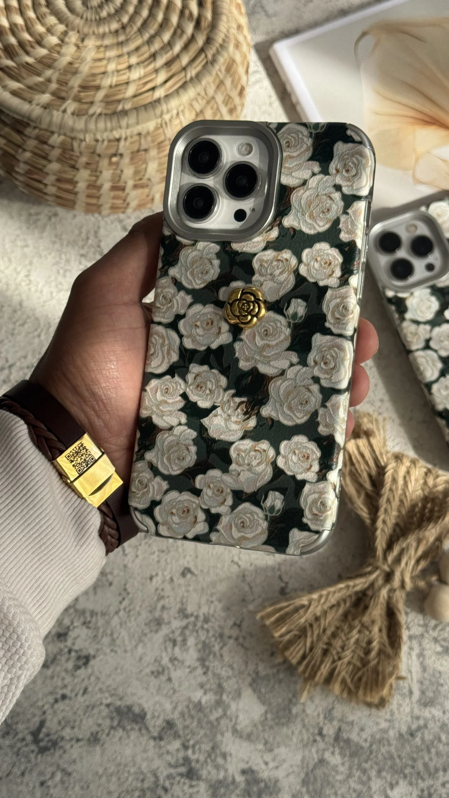 قاب موبایل آیفون گل رز مخمل سبز