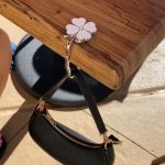 نگهدارنده کیف روی میز