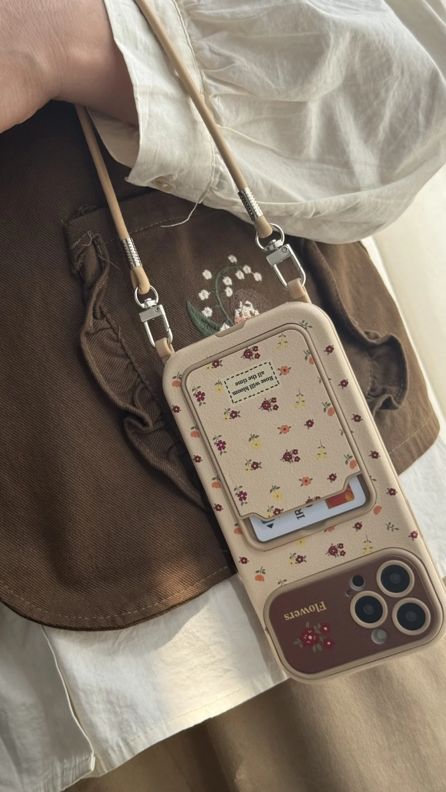 قاب موبایل گل رز فیوره جاکارتی + بندست