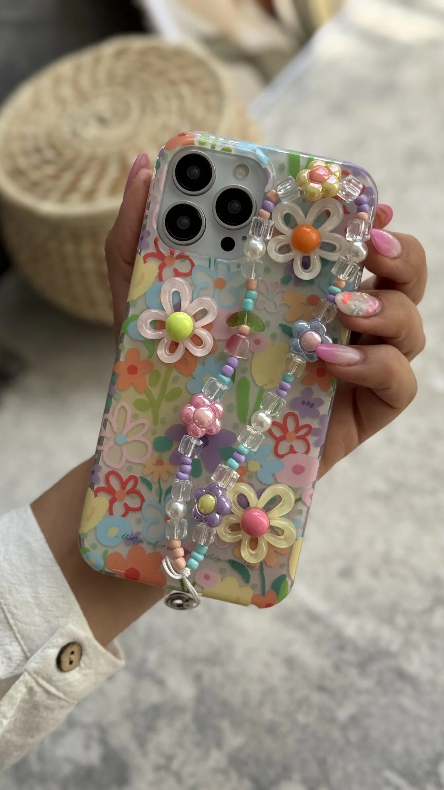 قاب آیفون گل بابونه رنگی رنگی برجسته + بندست
