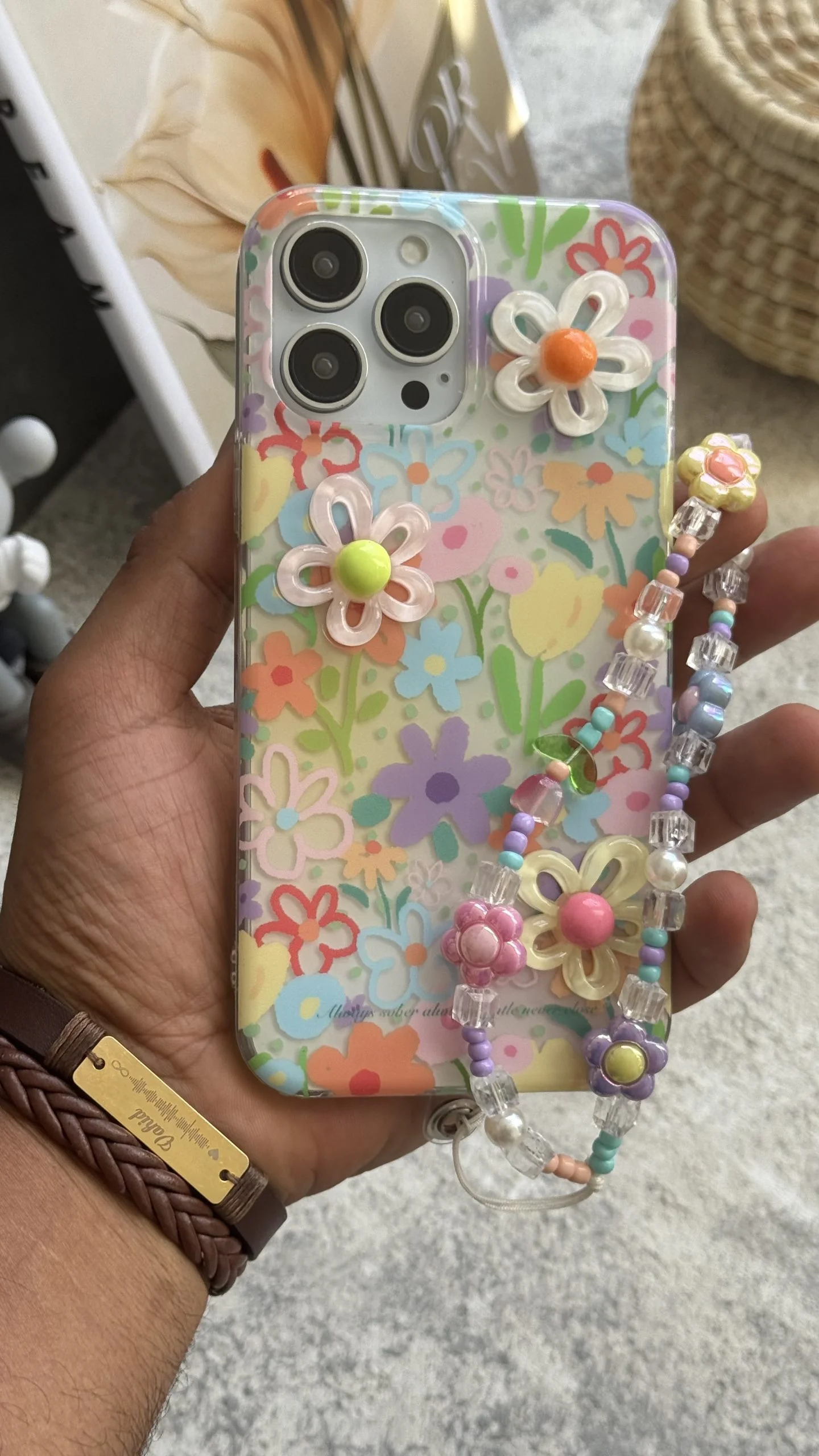 قاب آیفون گل بابونه رنگی رنگی برجسته + بندست