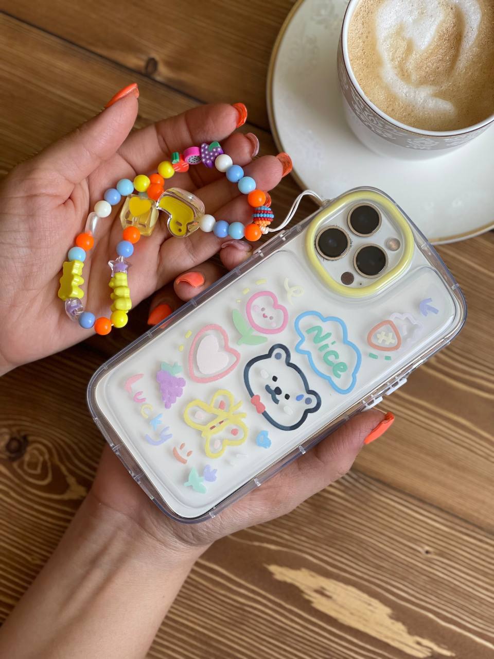 قاب موبایل آیفون خرس و پروانه نقاشی + بندست کوتاه