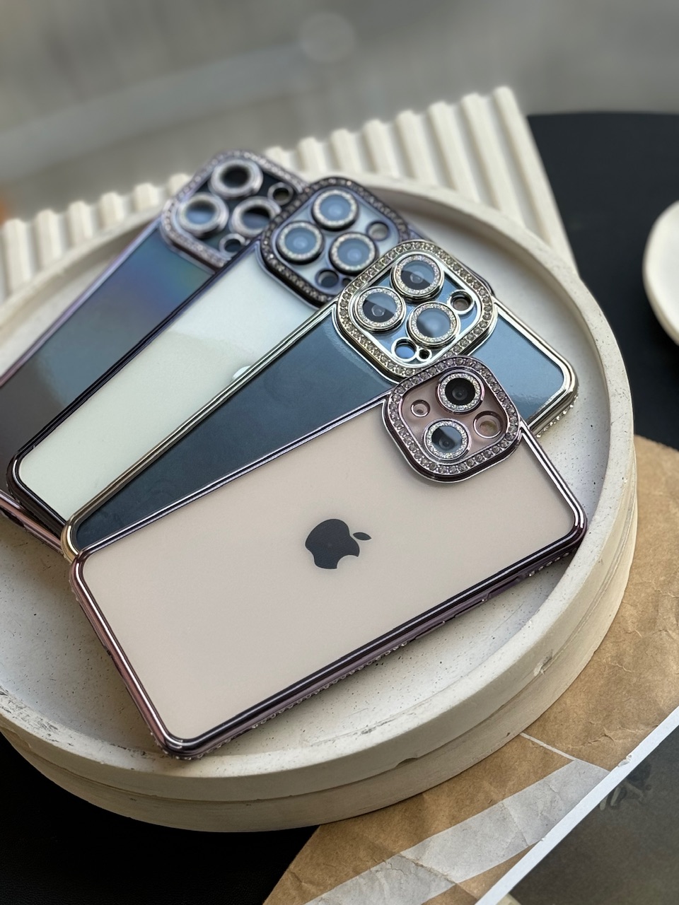 قاب آیفون دور نگین پشت شفاف