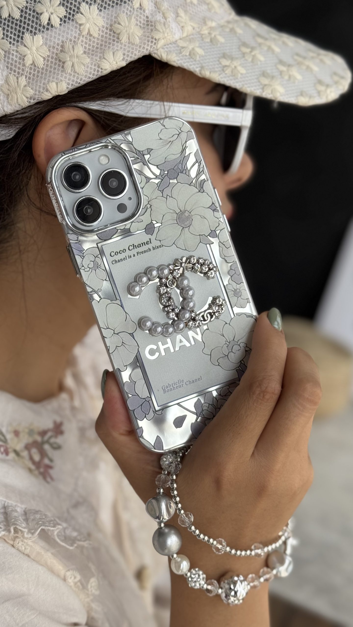 قاب موبایل آیفون شنل گل اسپرینگ تایم نگین مروارید + بند ست