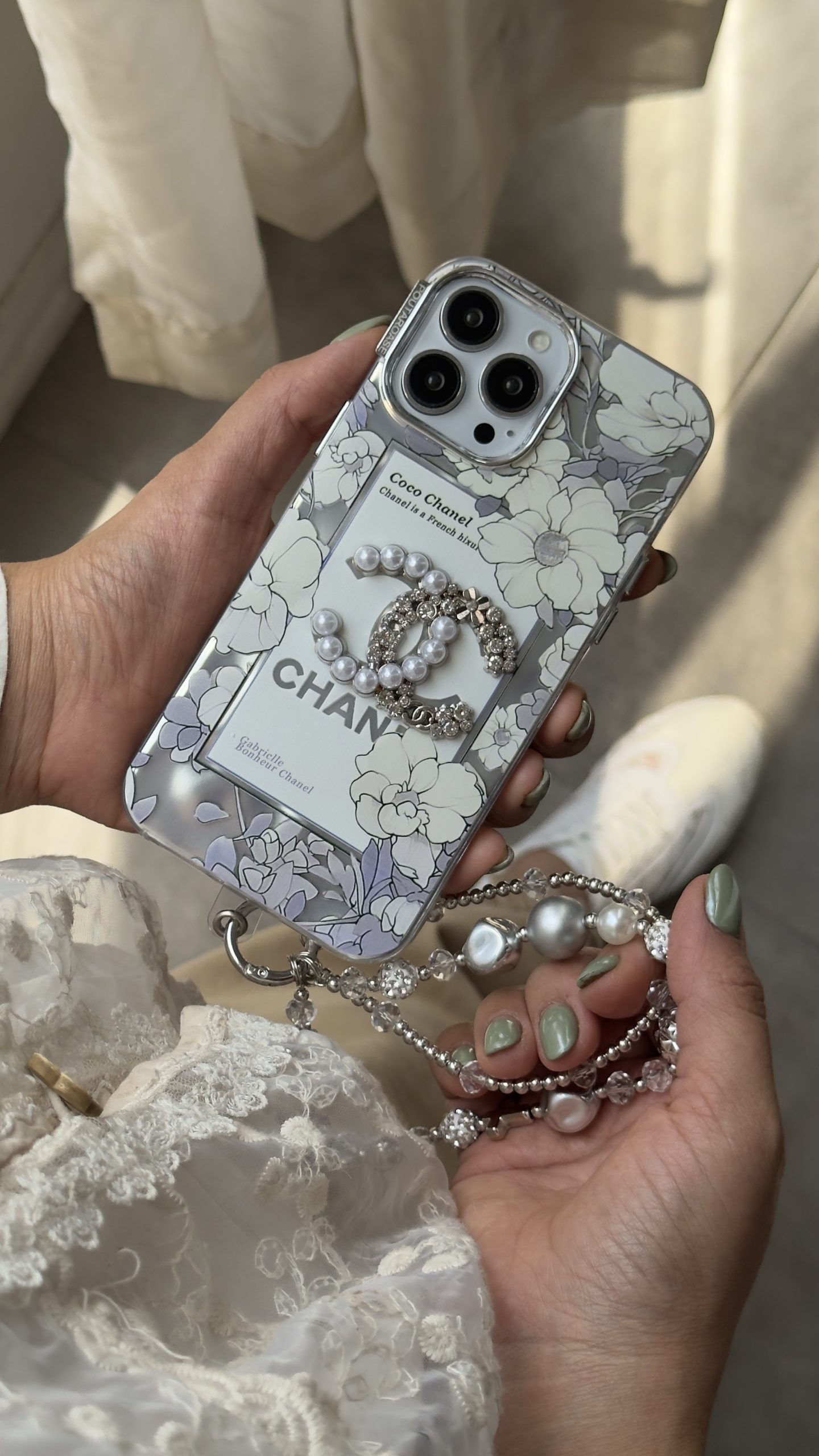 قاب موبایل آیفون شنل گل اسپرینگ تایم نگین مروارید + بند ست