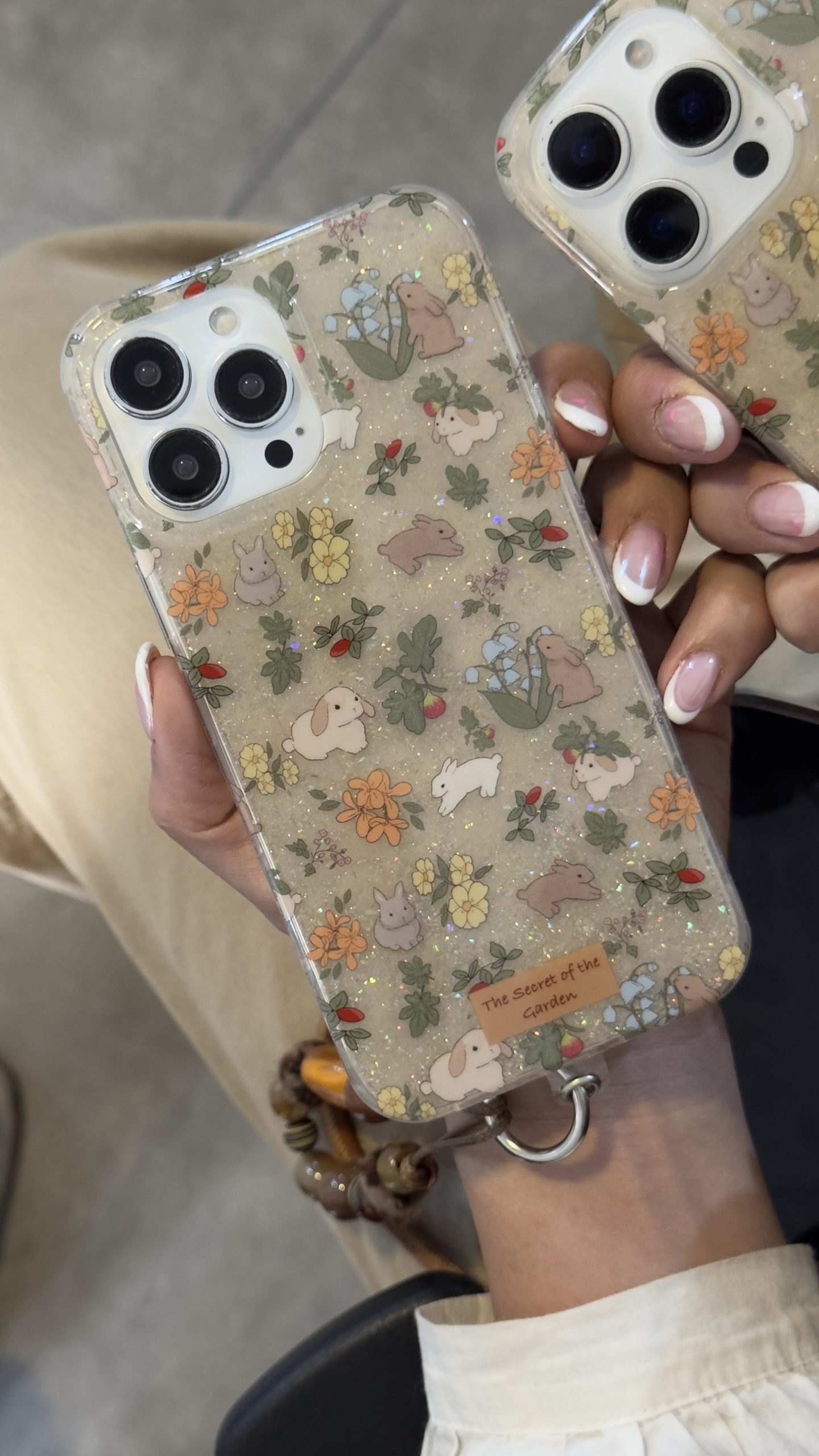 قاب آیفون خرگوش باغ جادویی + بندست مخملی