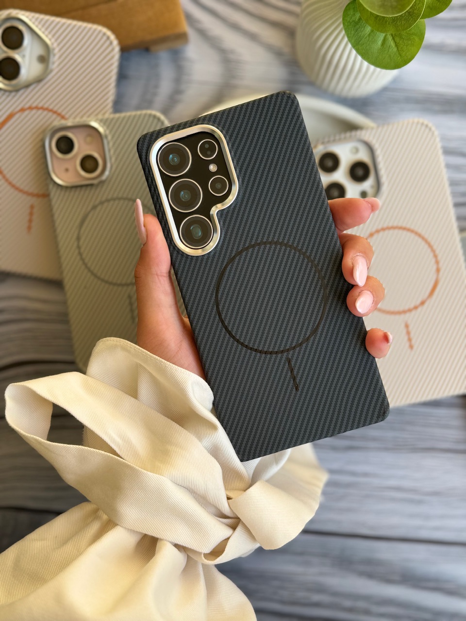 قاب Carbon Magsafe با پک Q Series