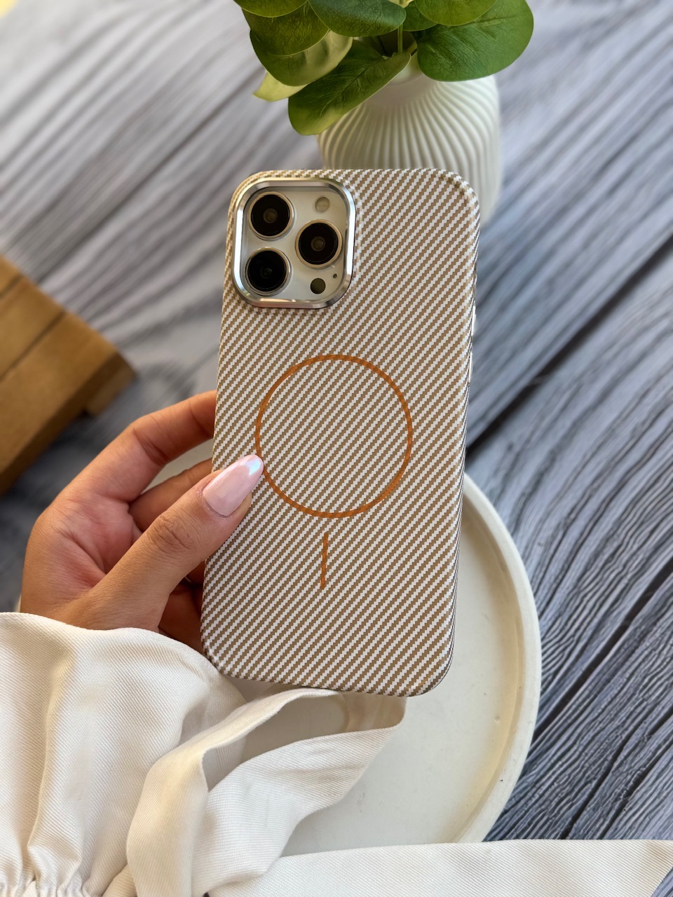 قاب Carbon Magsafe با پک Q Series