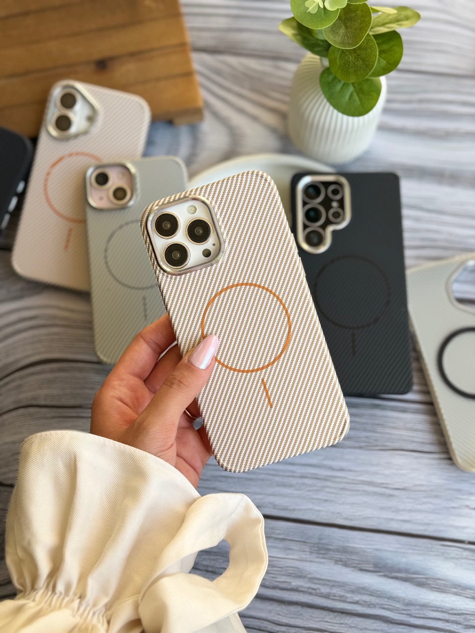 قاب Carbon Magsafe با پک Q Series