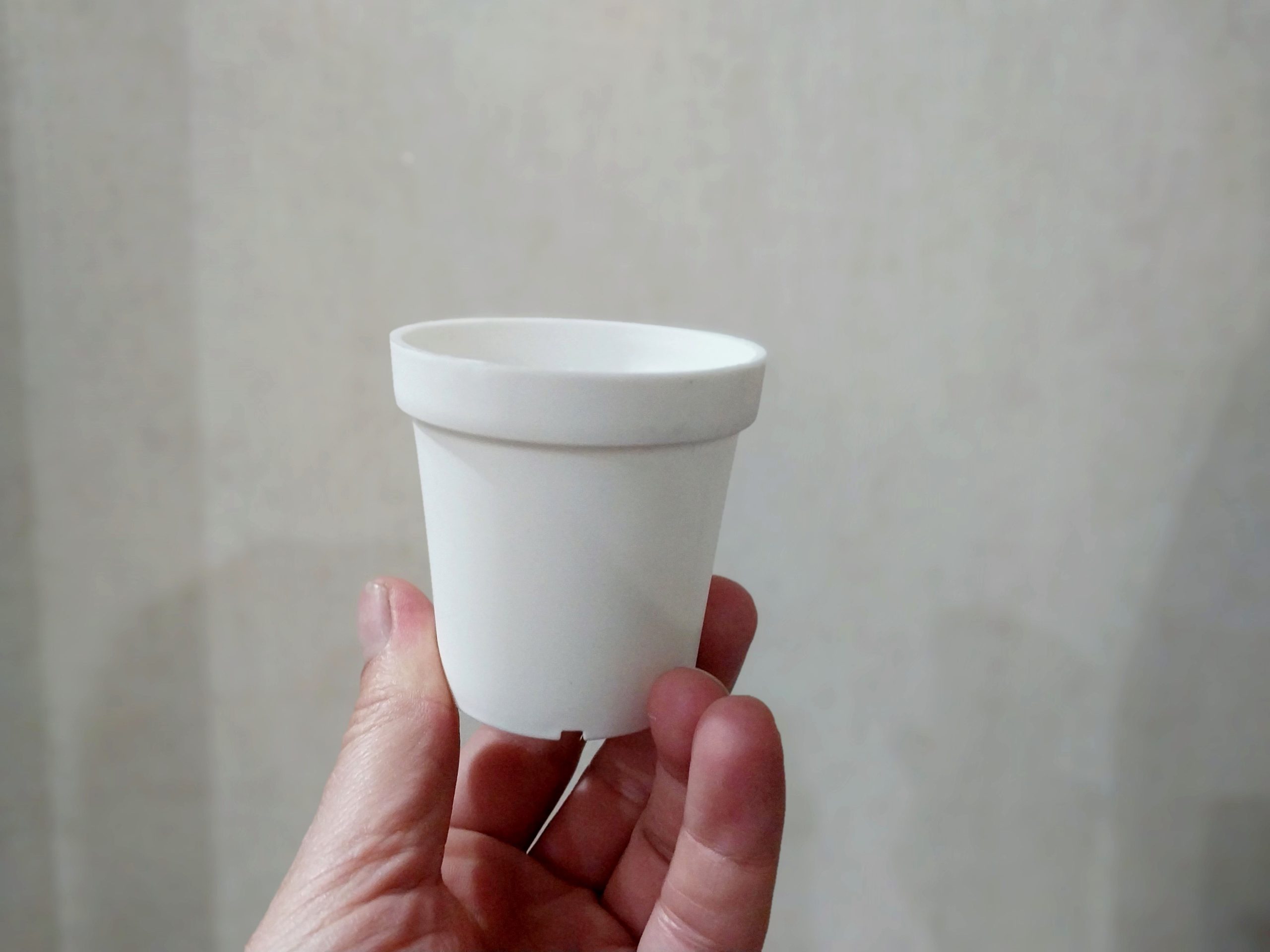 گلدان پلاستیکی کوچک