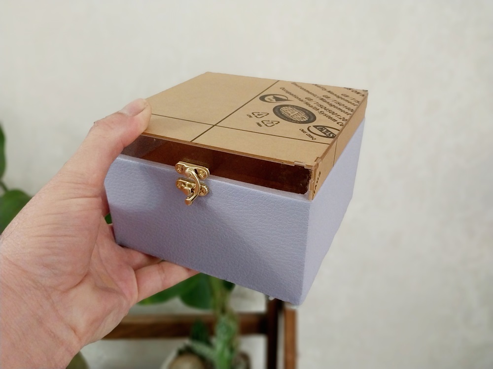 باکس چرمی مربع درب پلکسی 15*15